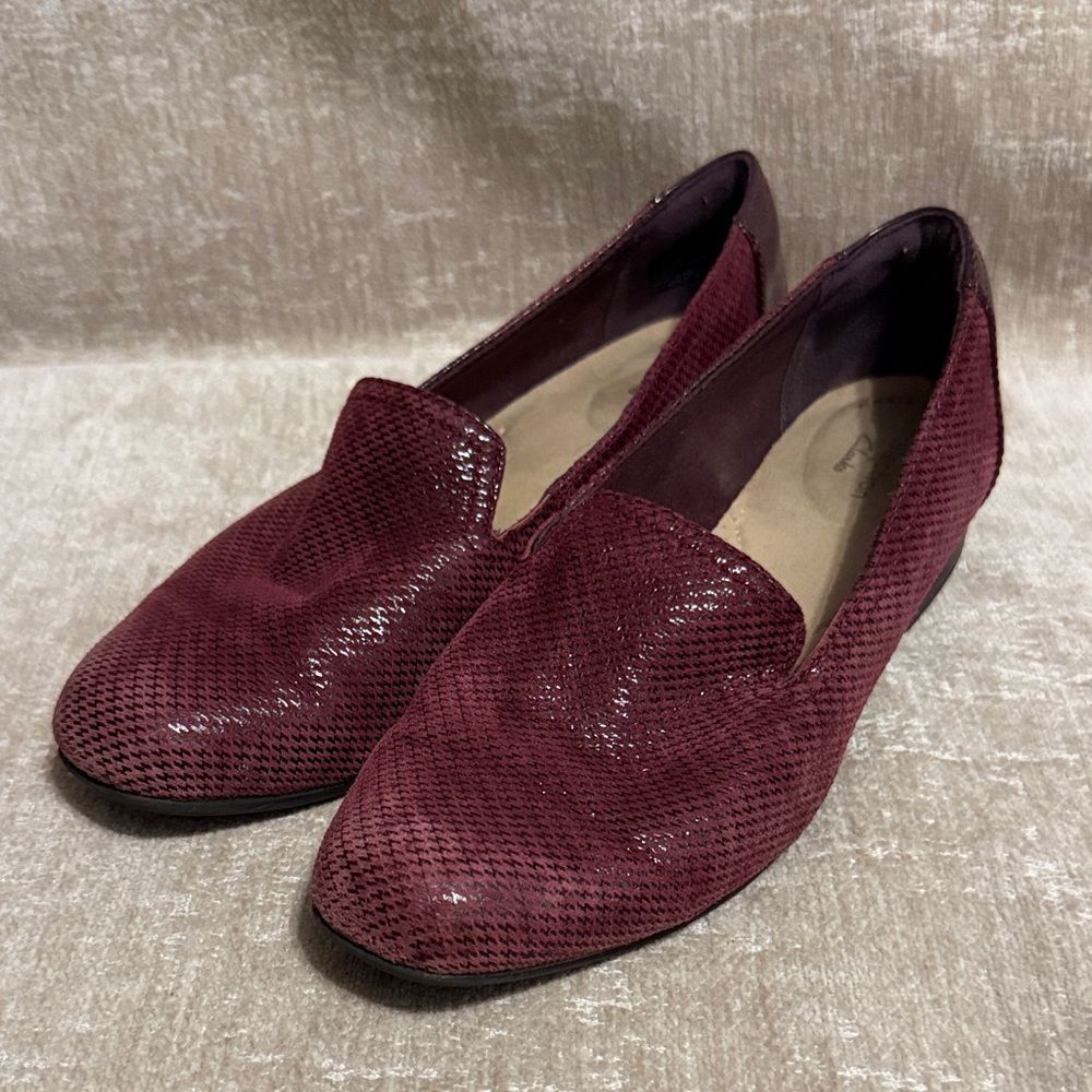Clarks Collection Women's Juliet Hanley loafers in burgundy leather